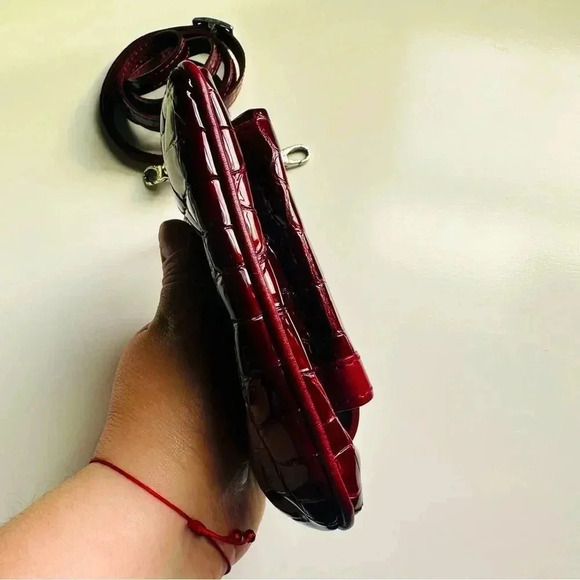 Nwot Brighton Patent Leather Croc Embossed Red/Burgundy Wallet Crossbody - Picture 5 of 5